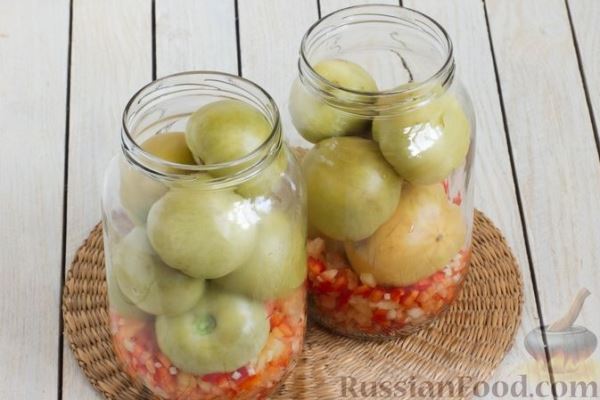 Маринованные зелёные помидоры с перцем и чесноком (на зиму)