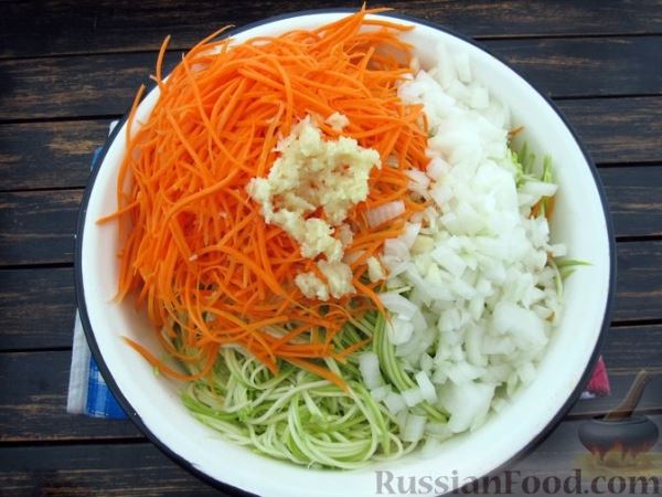 Салат из кабачков и моркови по-корейски (на зиму)