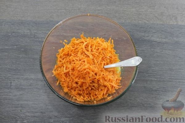 Постный морковно-апельсиновый пирог с вареньем