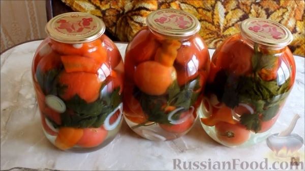 Маринованные помидоры с луком и сельдереем (на зиму)