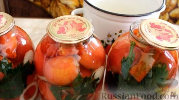 Маринованные помидоры с луком и сельдереем (на зиму)