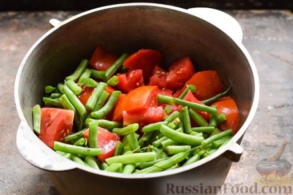 Салат из стручковой фасоли, помидоров и сладкого перца (на зиму)